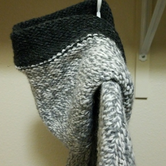 Warm hooded sweate5 - Picture 3 of 3